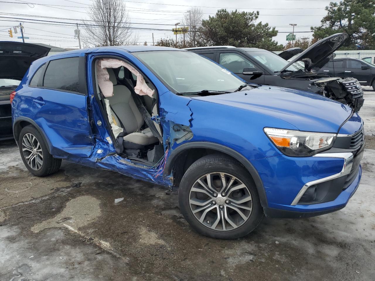 2017 Mitsubishi Outlander - Image 4