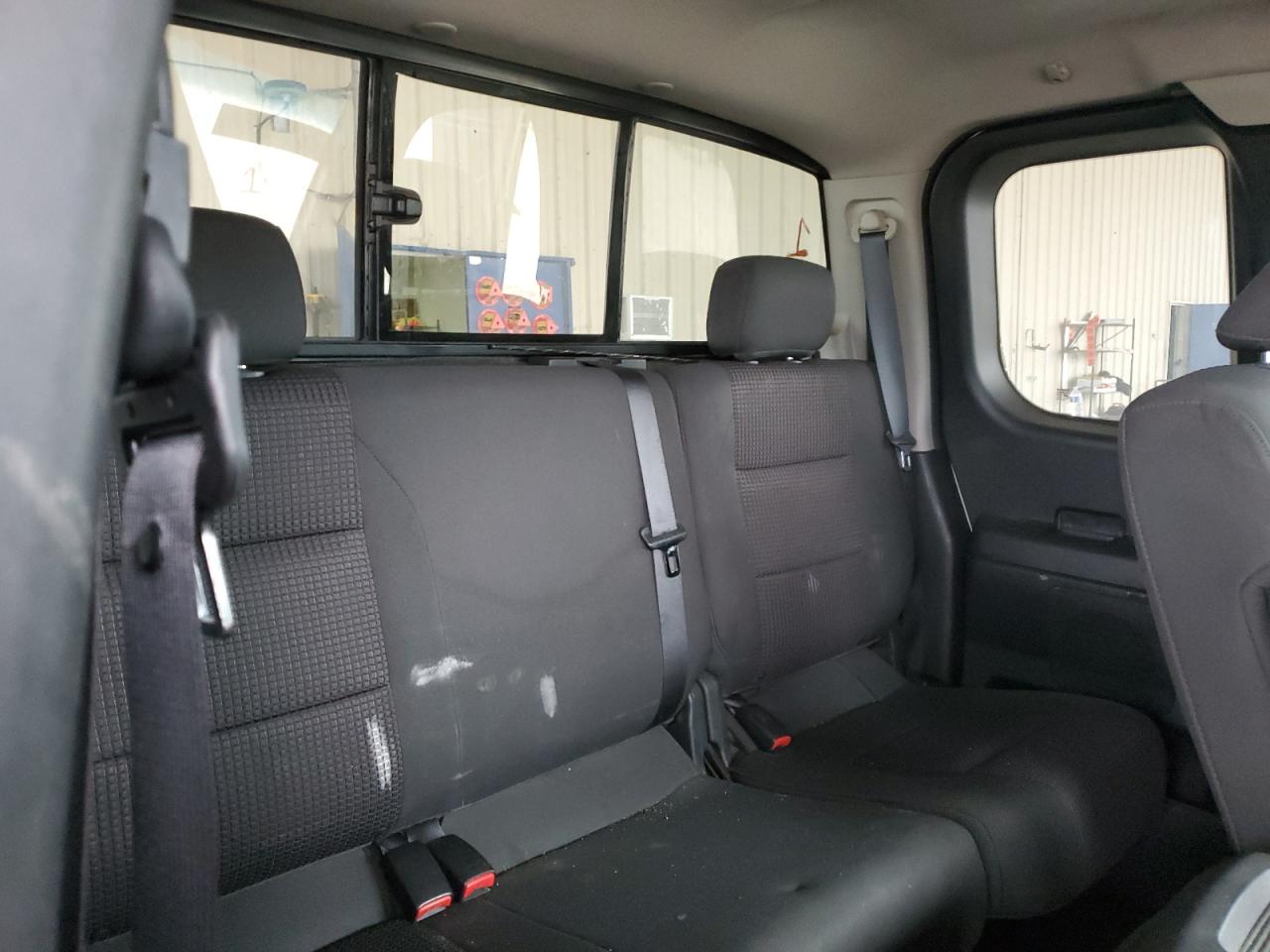 2010 Nissan Titan - Image 10