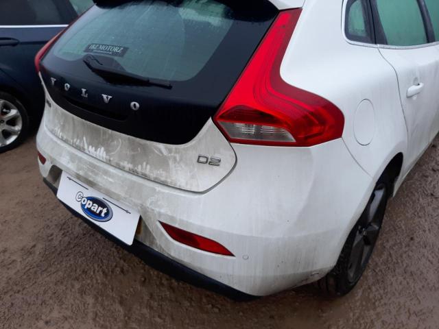 2016 VOLVO V40 SE LUX