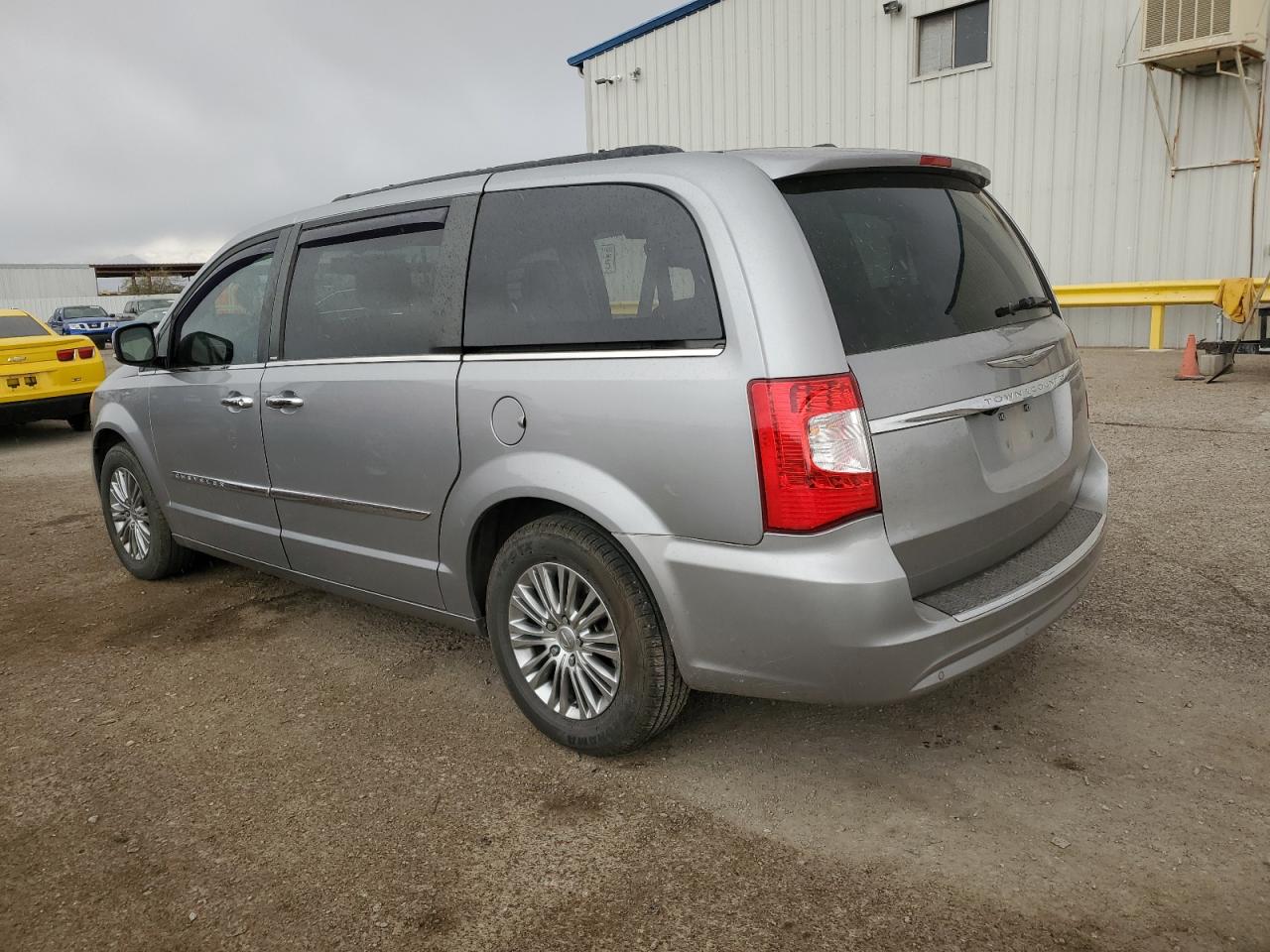 2013 Chrysler Town & Country - Image 2