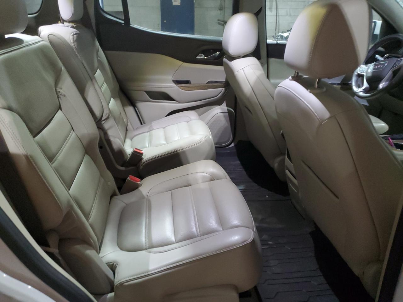 2017 GMC Acadia - Image 11