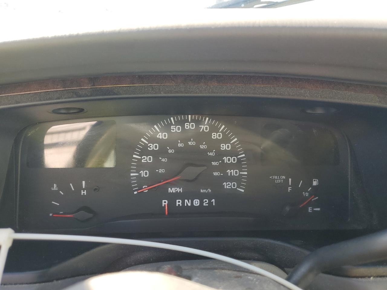 2001 Lincoln Town Car Executive VIN: 1LNHM81W01Y648008 Lot: 86470655