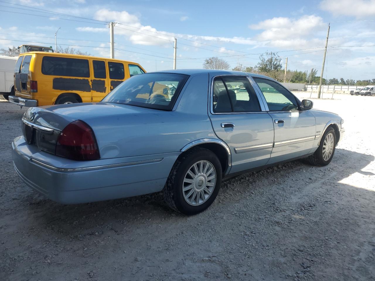 2010 Mercury Grand Marquis - Image 3