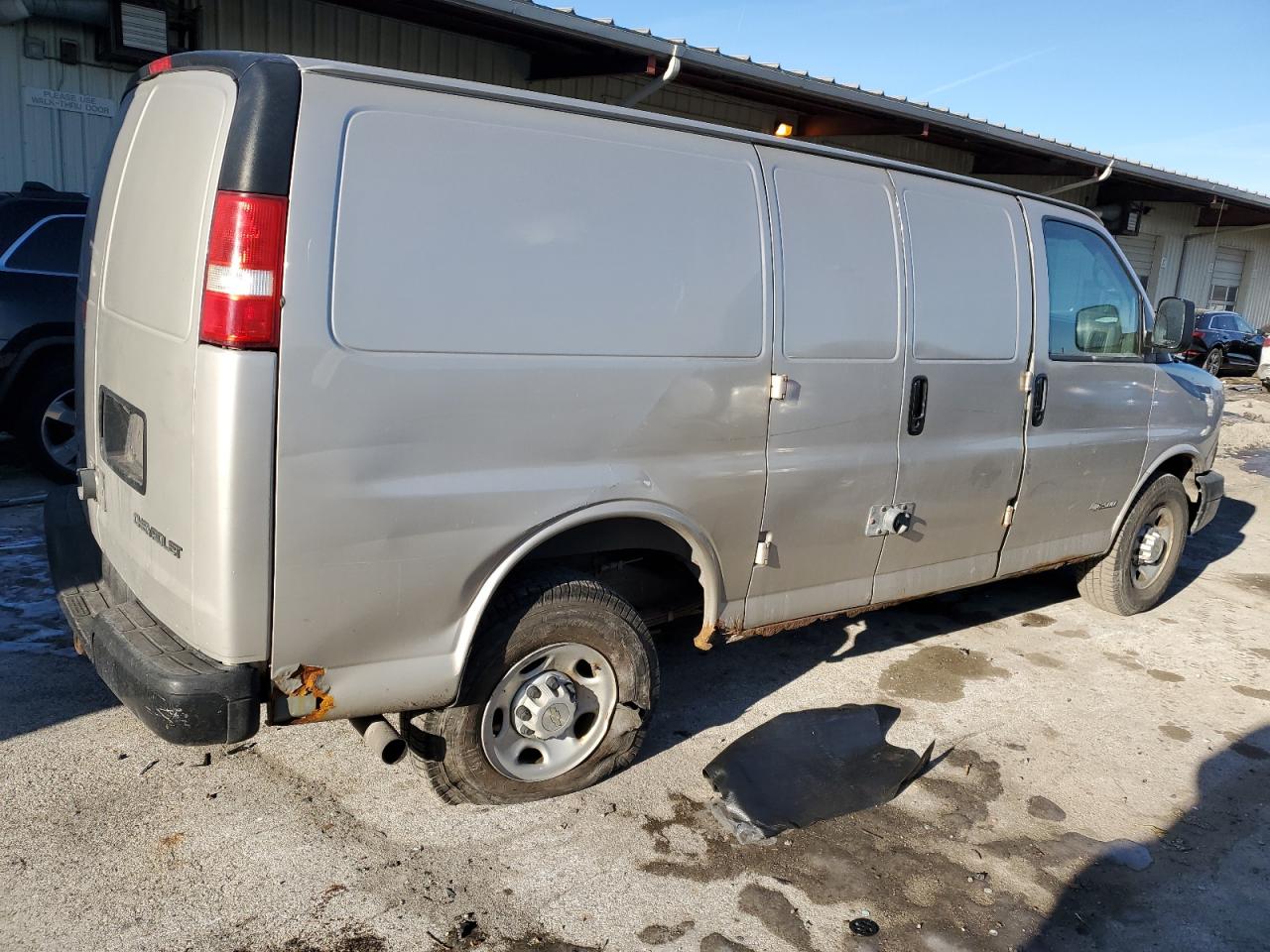 2006 Chevrolet Express - Image 3