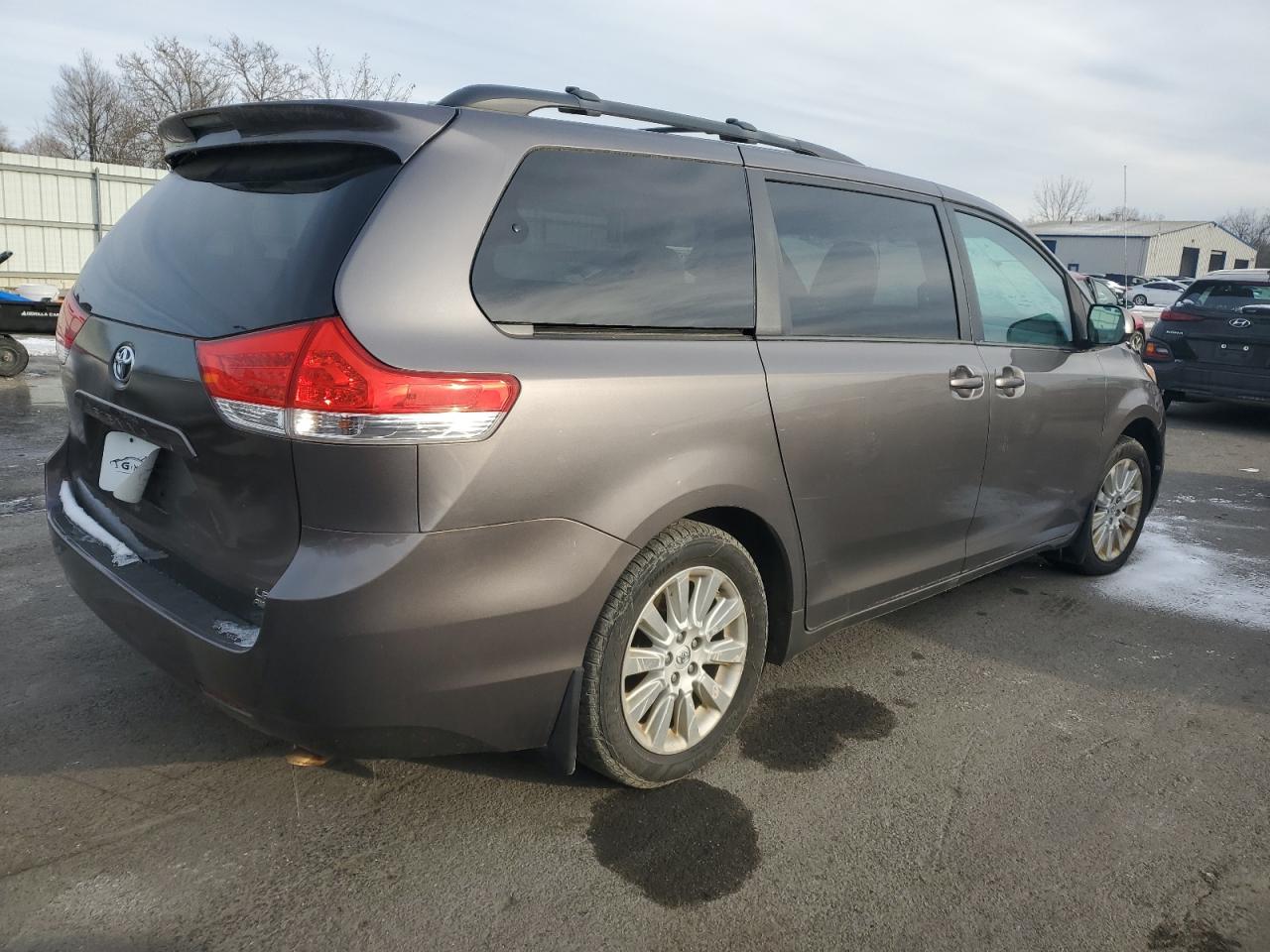 2013 Toyota Sienna - Image 3