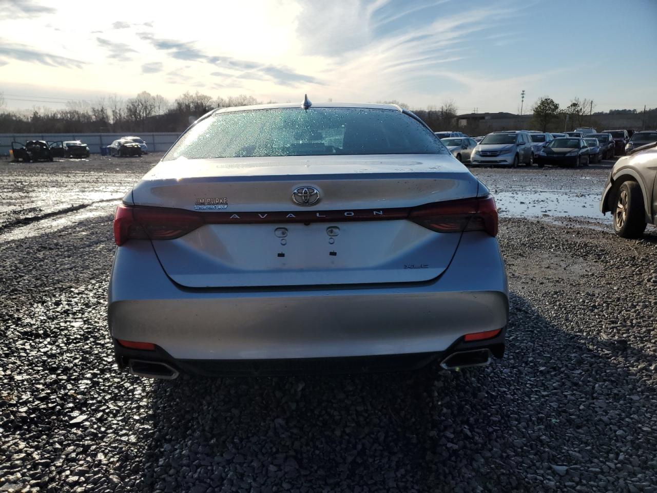 2019 Toyota Avalon - Image 6
