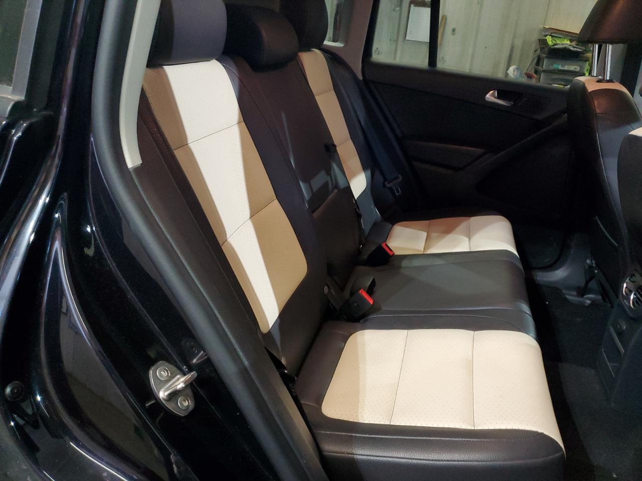 2017 Volkswagen Tiguan - Image 11