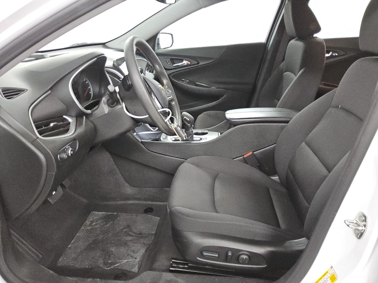 2023 Chevrolet Malibu - Image 7