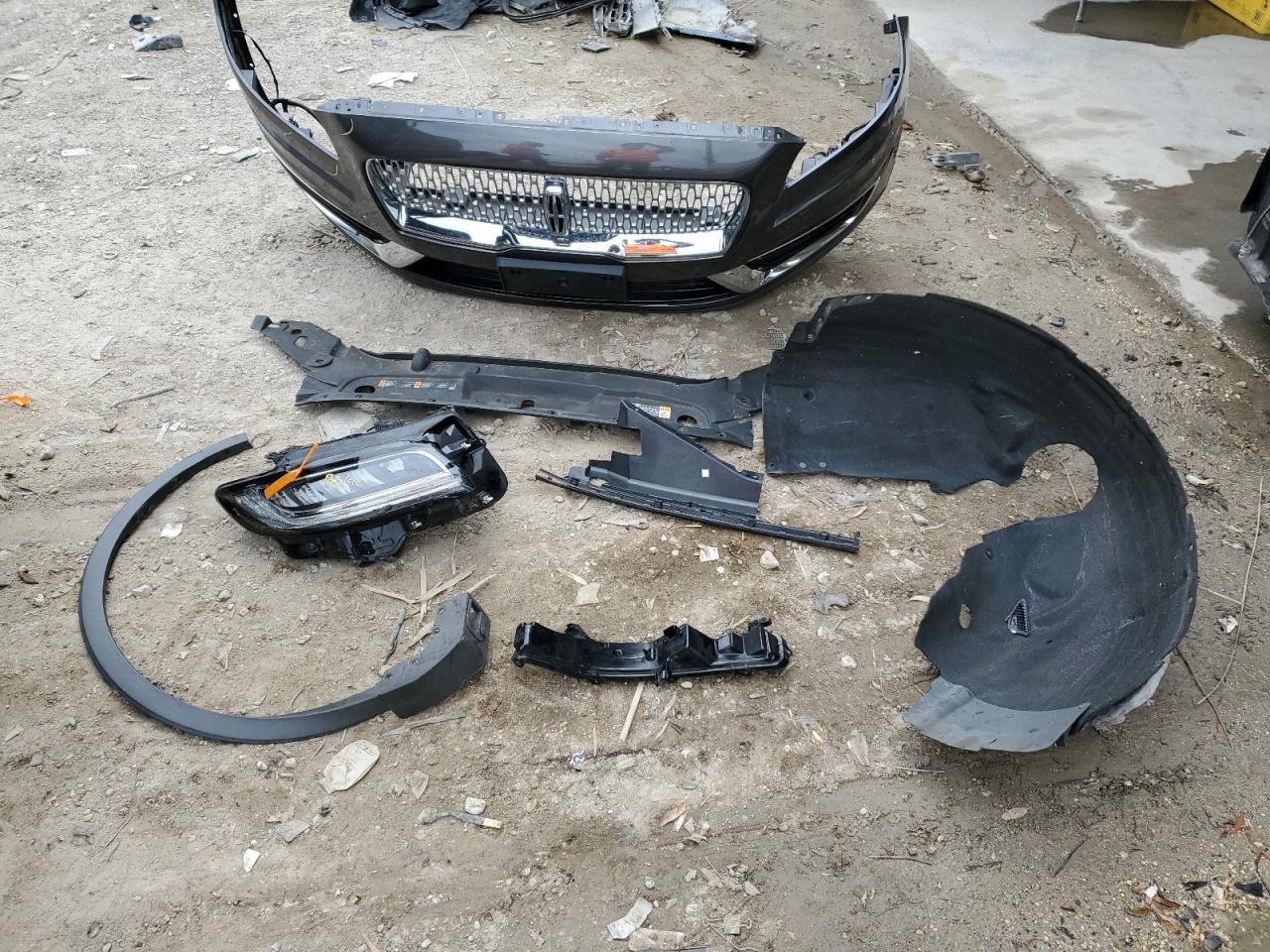 2019 Lincoln Nautilus - Image 13