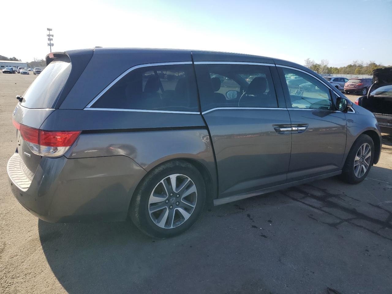 2015 Honda Odyssey - Image 3