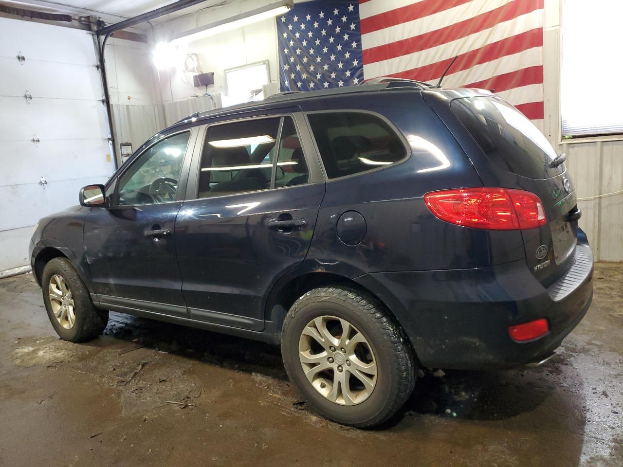 2009 Hyundai Santa Fe - Image 2