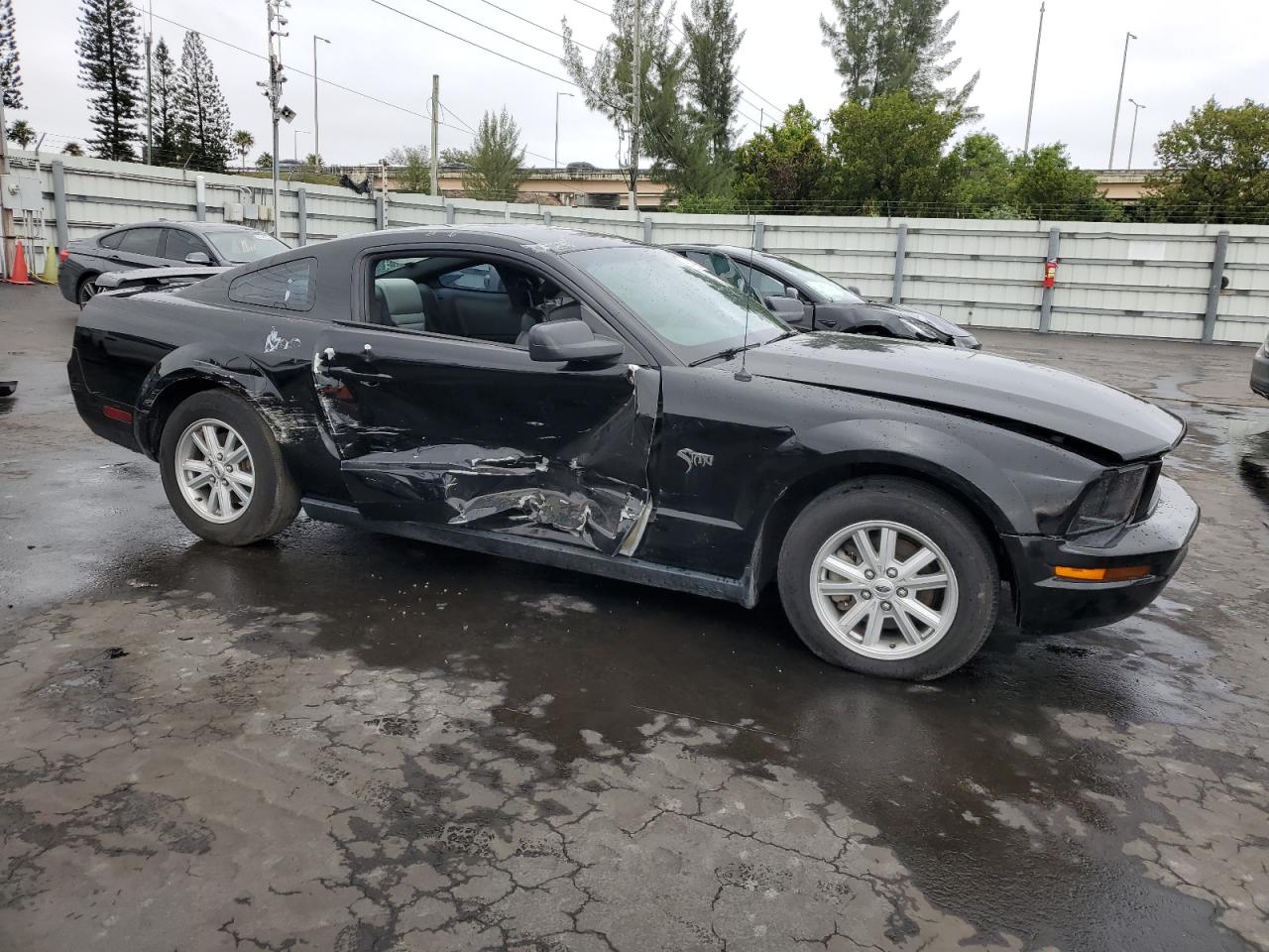 2005 Ford Mustang - Image 4