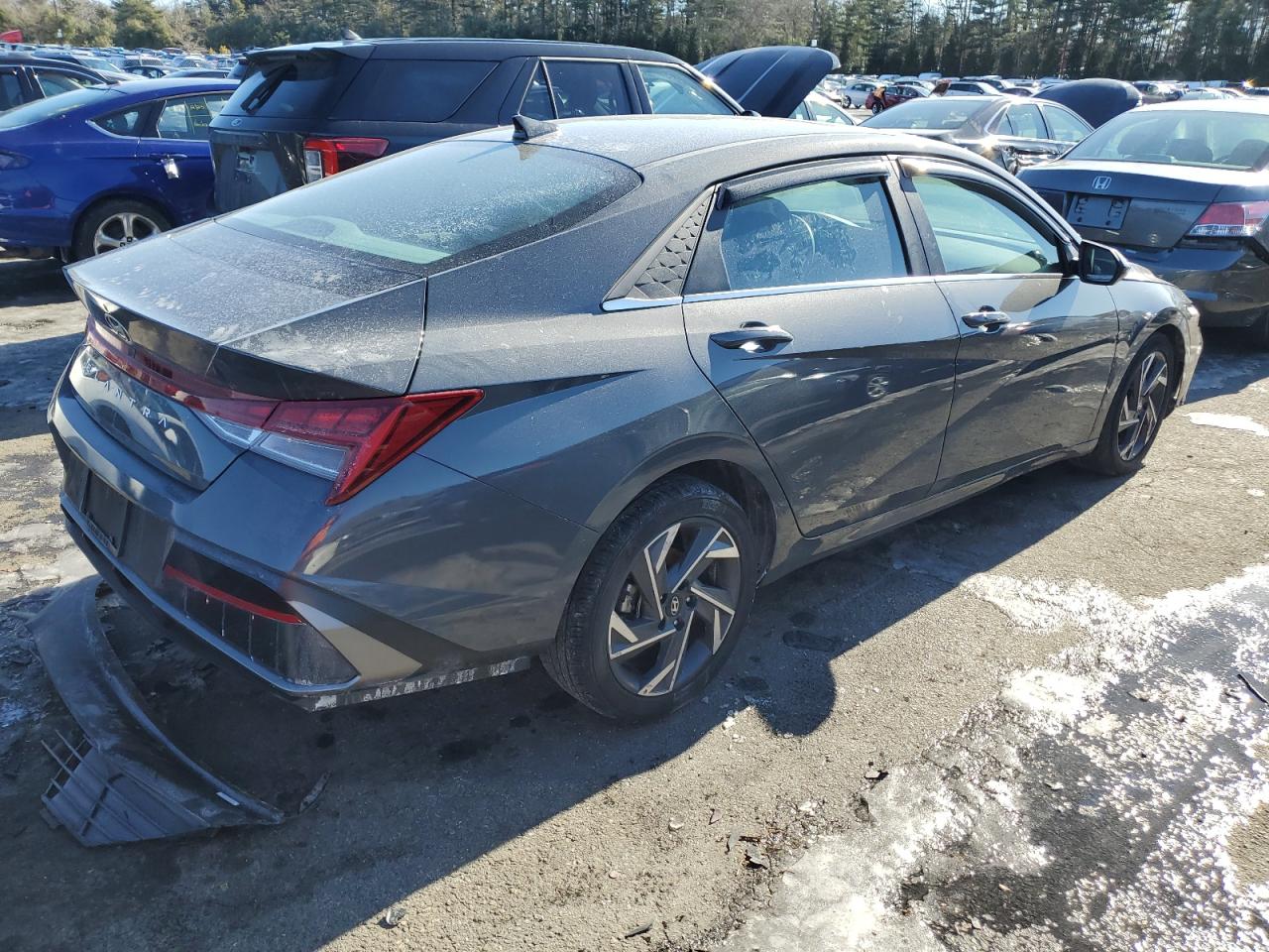 2024 Hyundai Elantra - Image 3