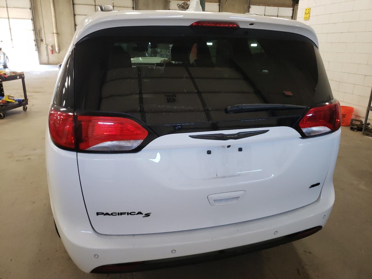 2020 Chrysler Pacifica - Image 6