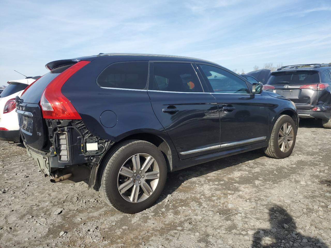 2017 Volvo XC60 - Image 3