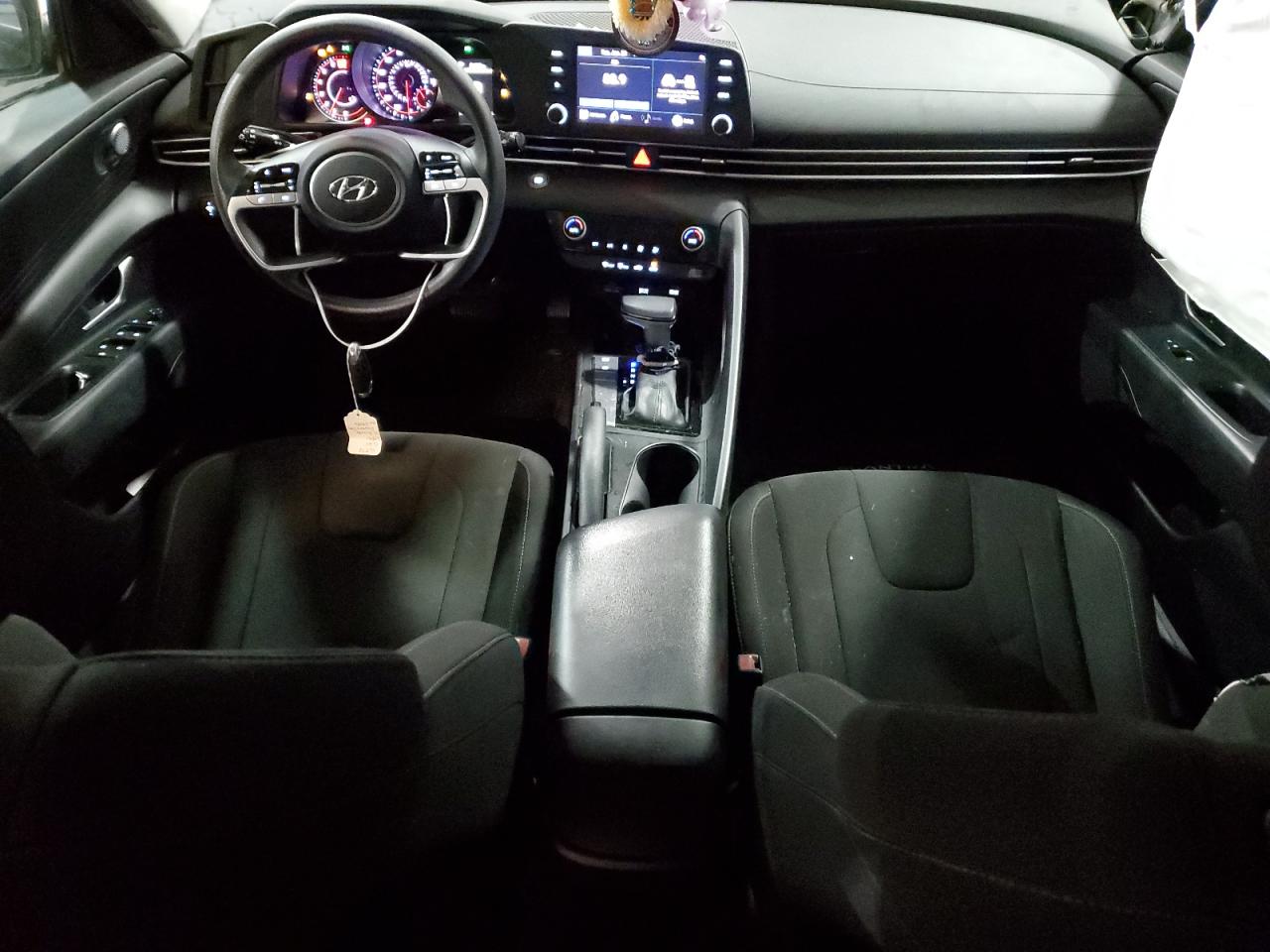 2021 Hyundai Elantra - Image 8