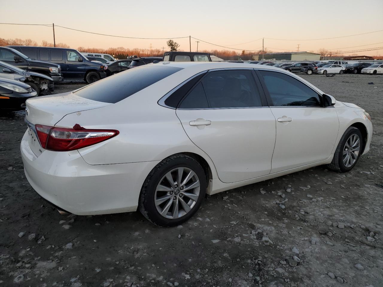 VIN 4T1BK1FK2FU561203 2015 TOYOTA CAMRY no.3