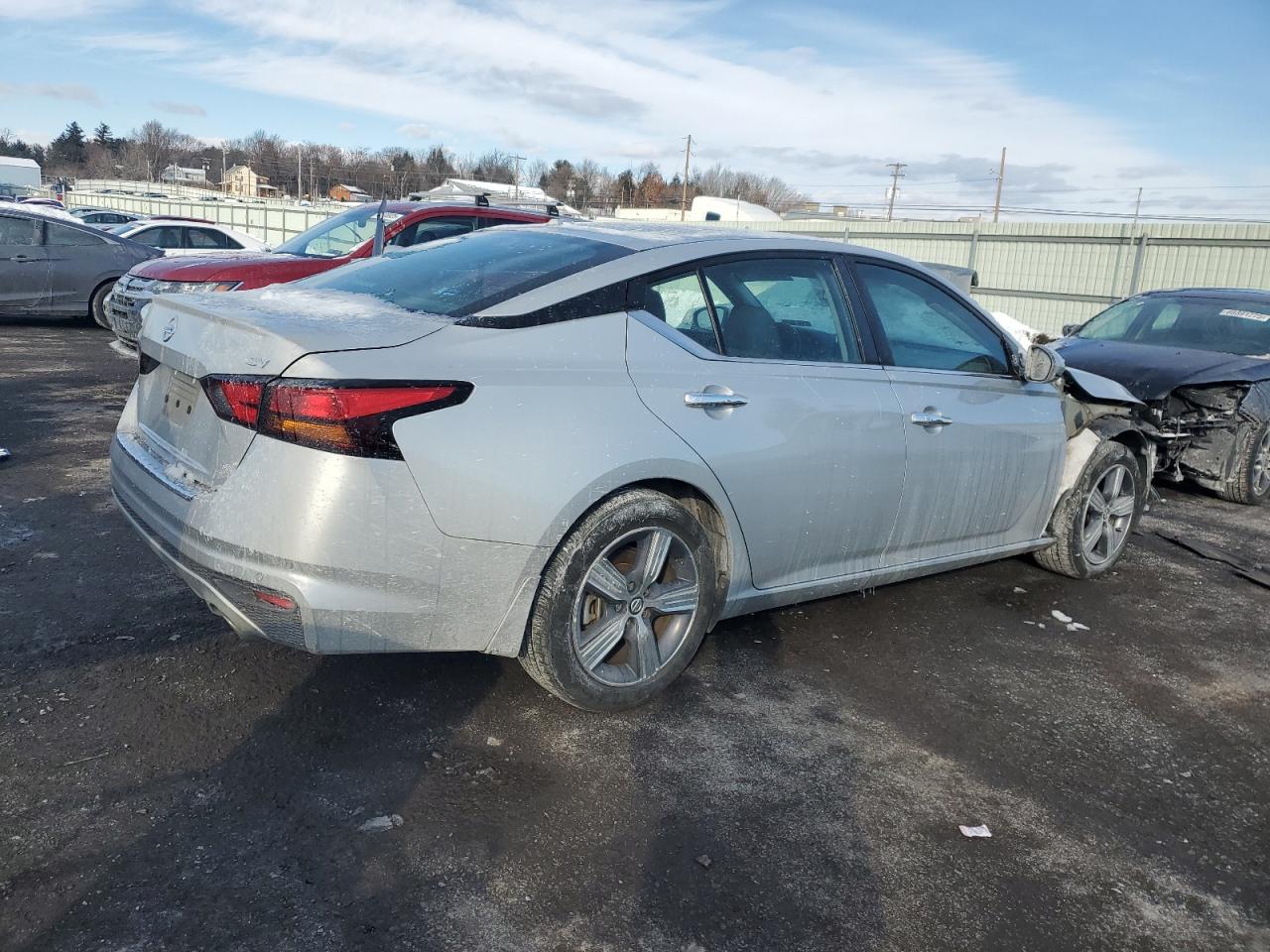 2021 Nissan Altima - Image 3