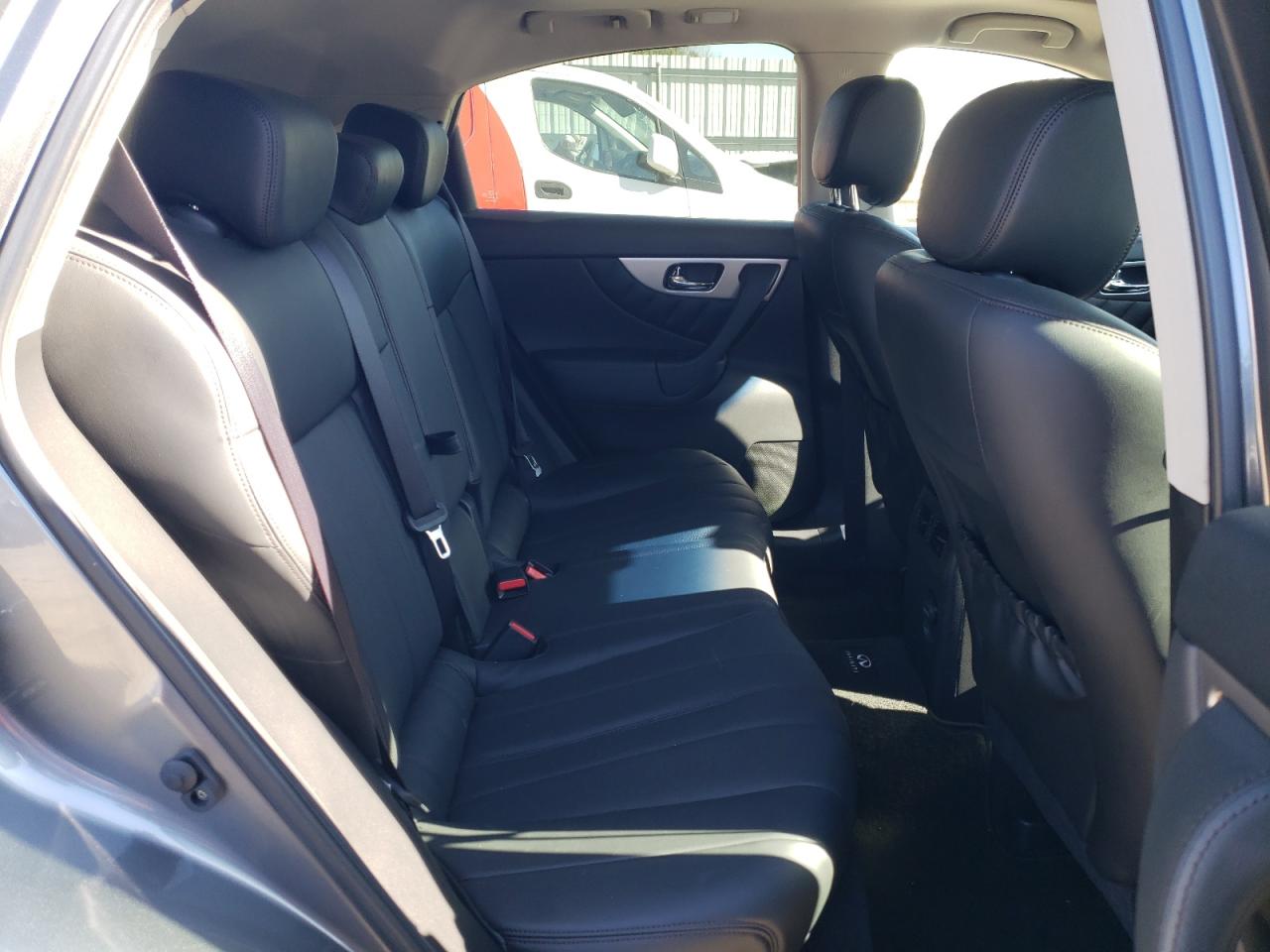 2015 Infiniti QX70 - Image 11