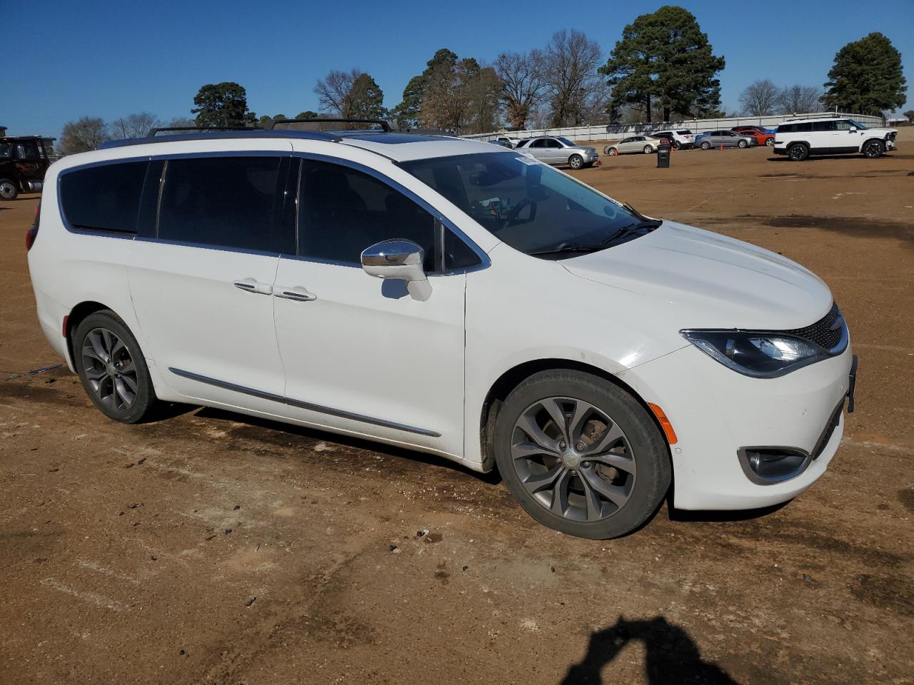 2017 Chrysler Pacifica - Image 4