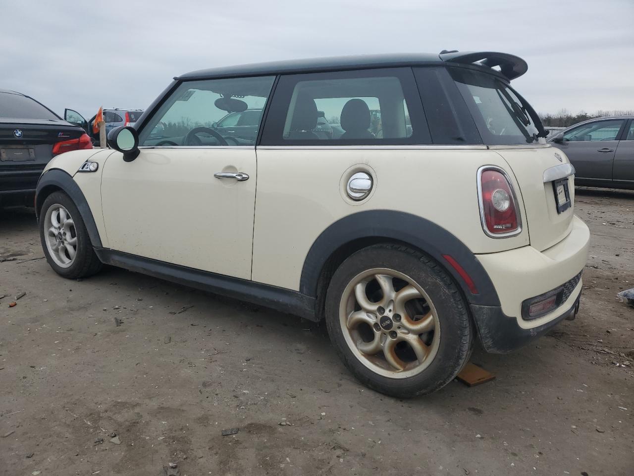 VIN WMWSV3C53DT476280 2013 MINI COOPER no.2