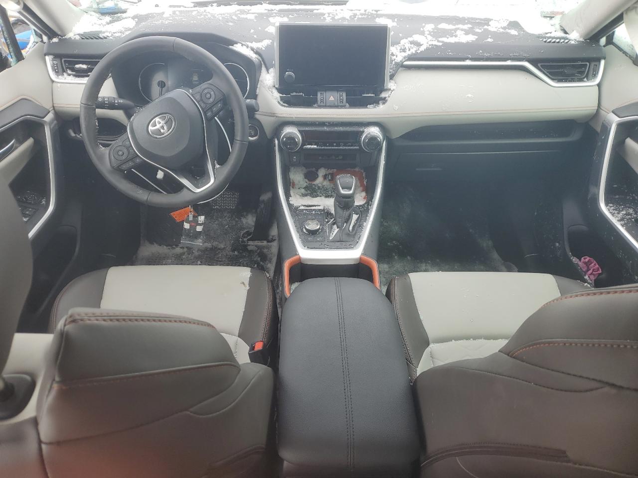 2024 Toyota RAV 4 - Image 8