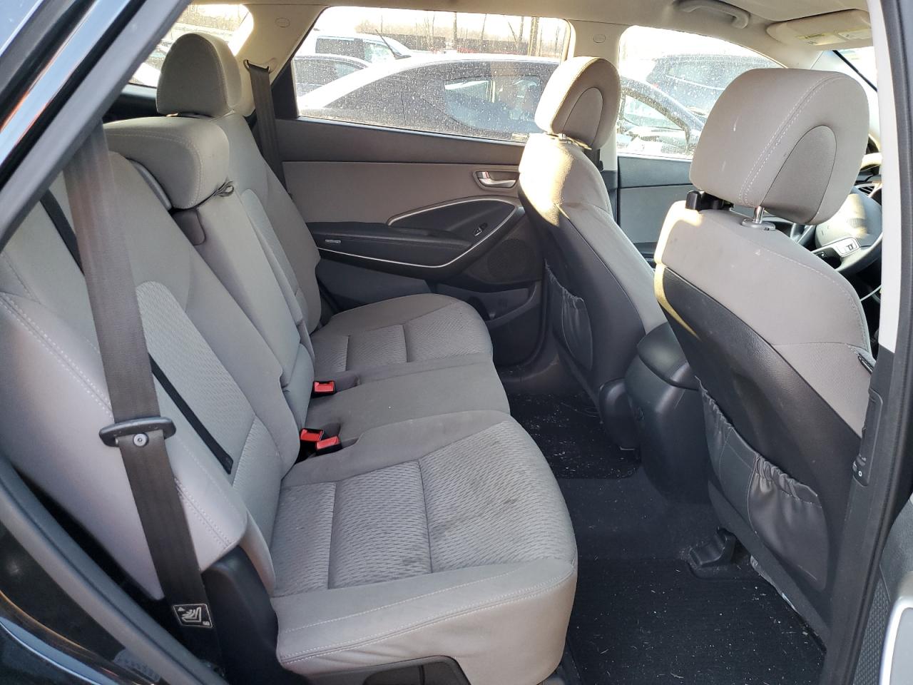 2017 Hyundai Santa Fe - Image 10