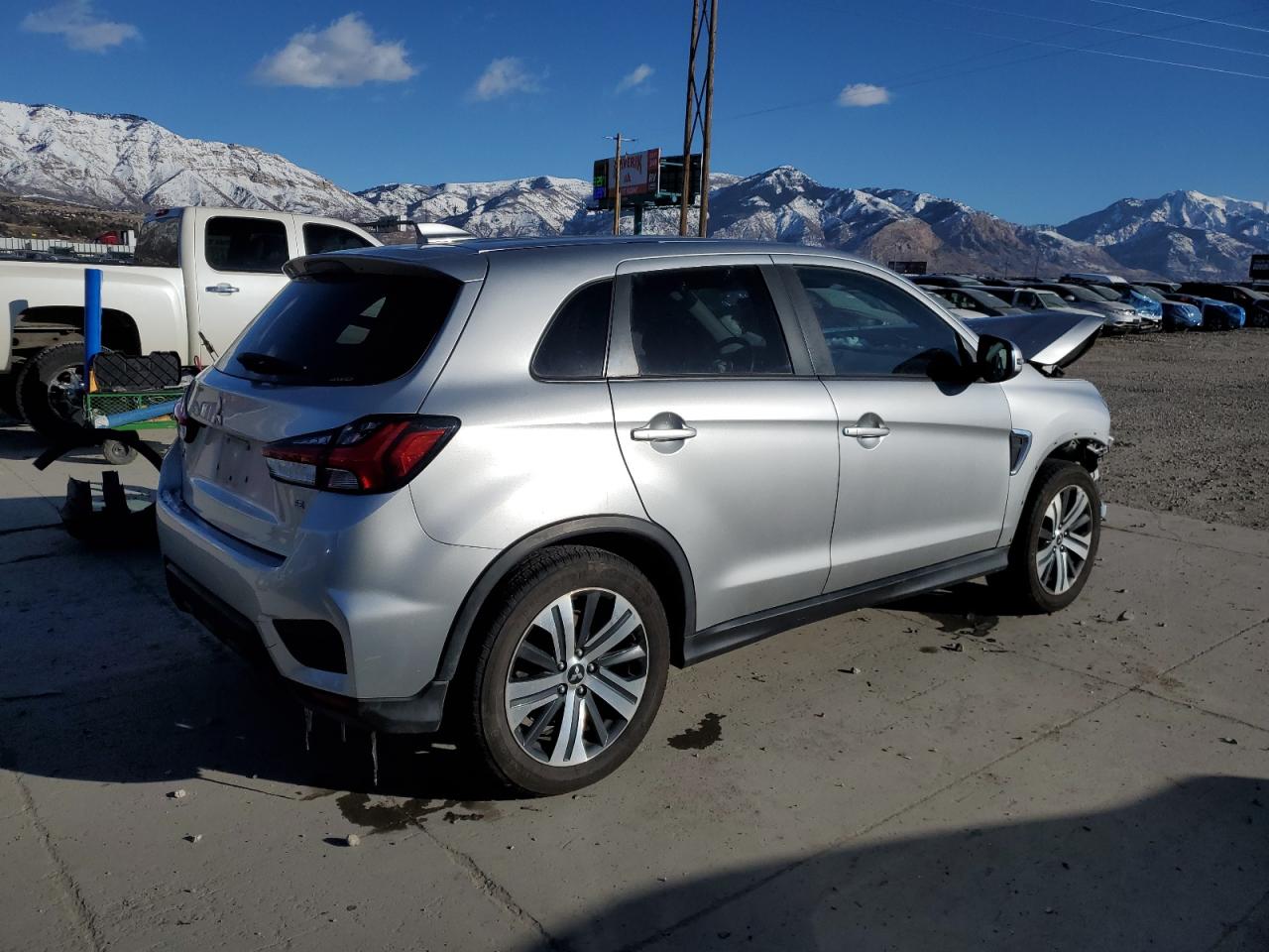 2021 Mitsubishi Outlander - Image 3