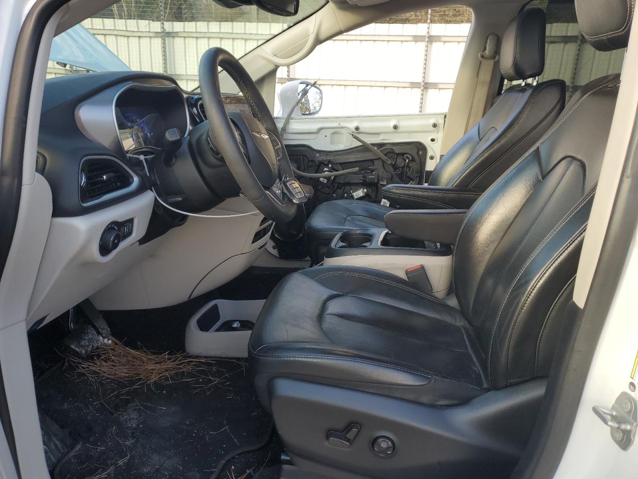 2022 Chrysler Pacifica - Image 7