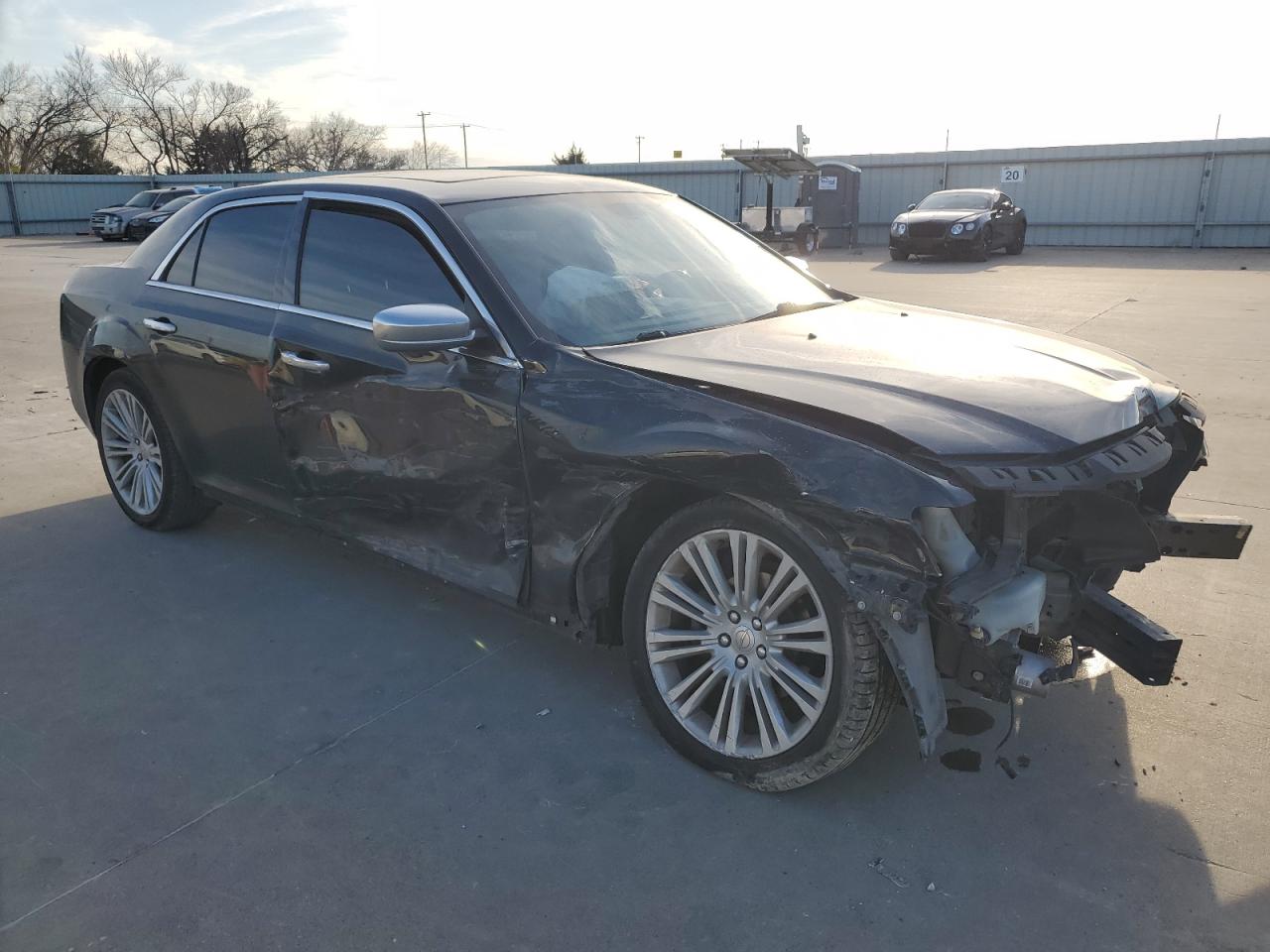 VIN 2C3CCADG1EH303863 2014 CHRYSLER 300 no.4