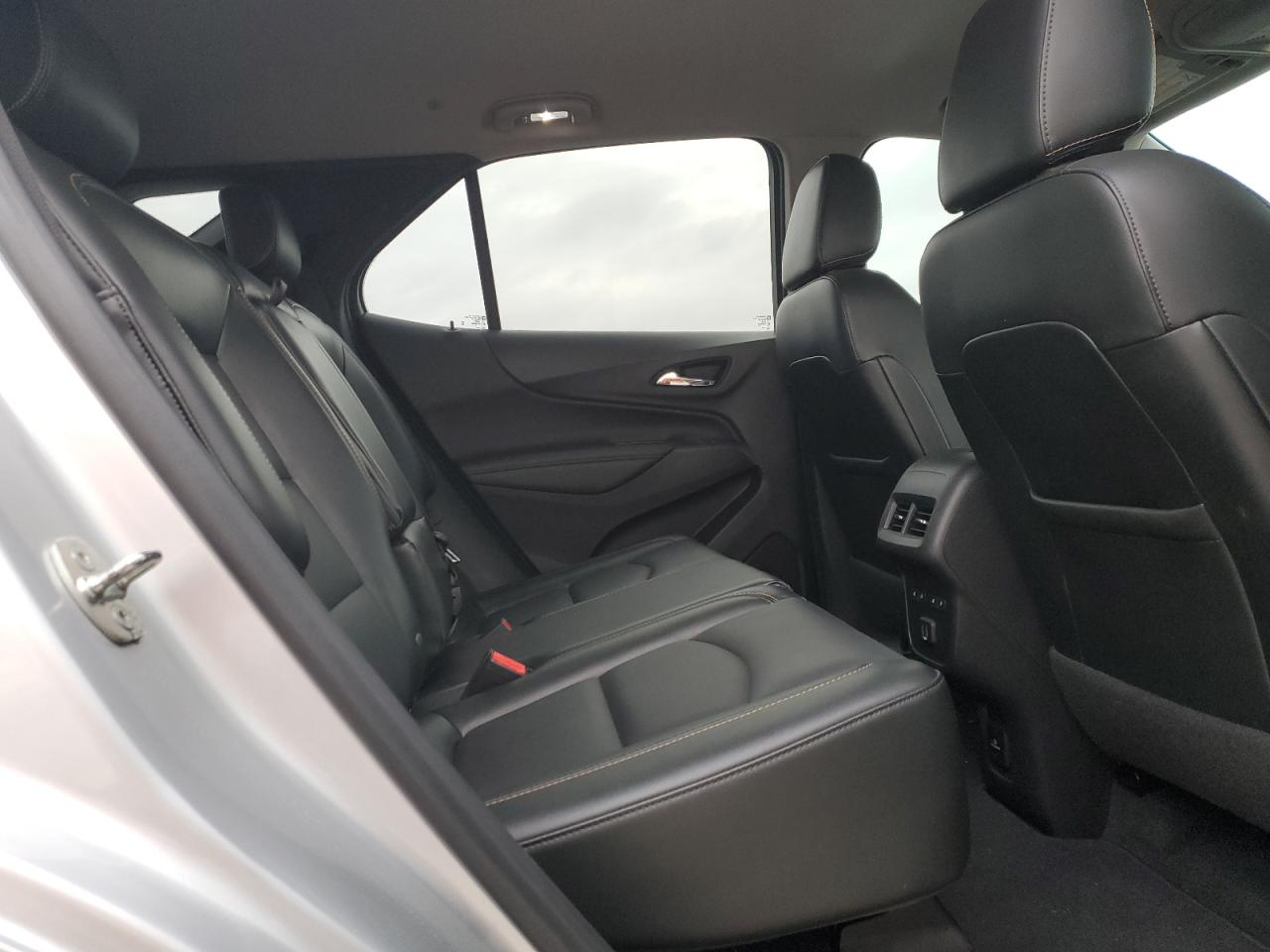 2020 Chevrolet Equinox - Image 11