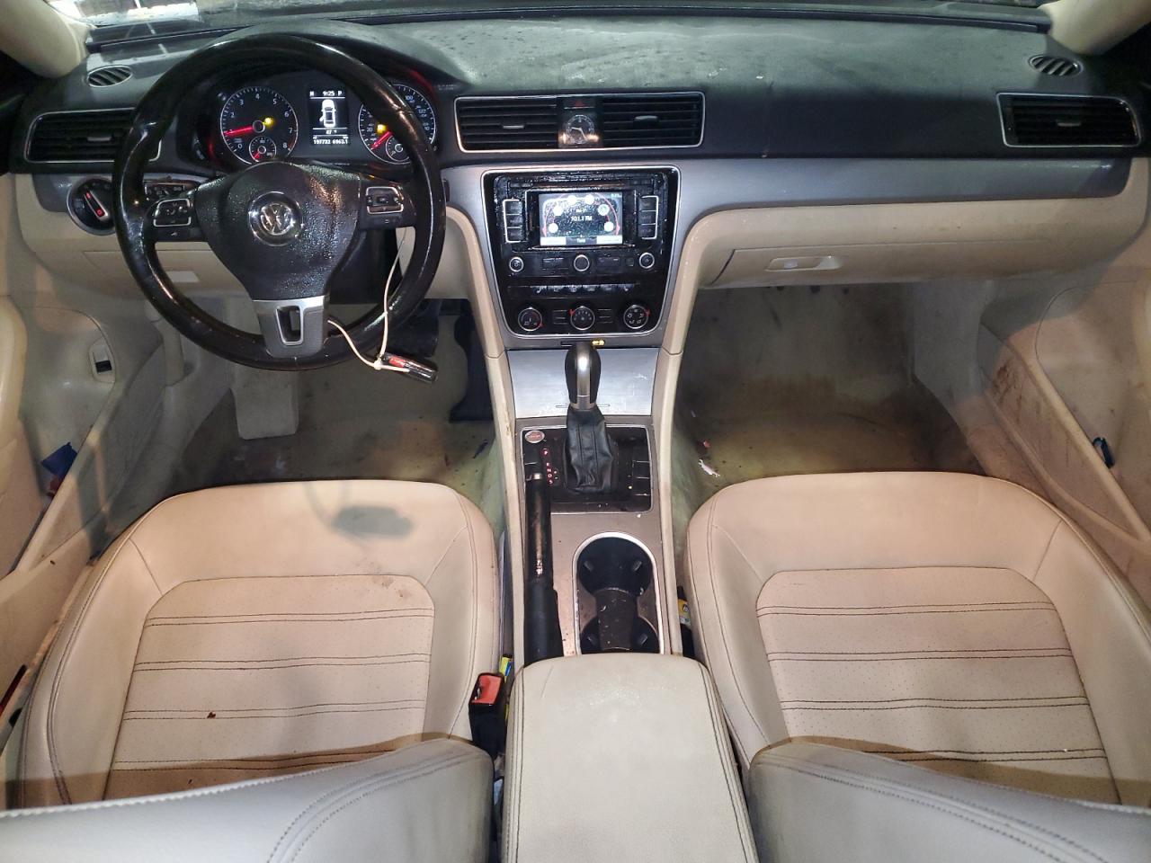 2015 Volkswagen Passat - Image 8