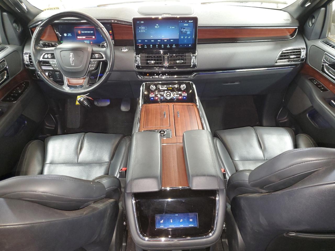 2023 Lincoln Navigator - Image 8
