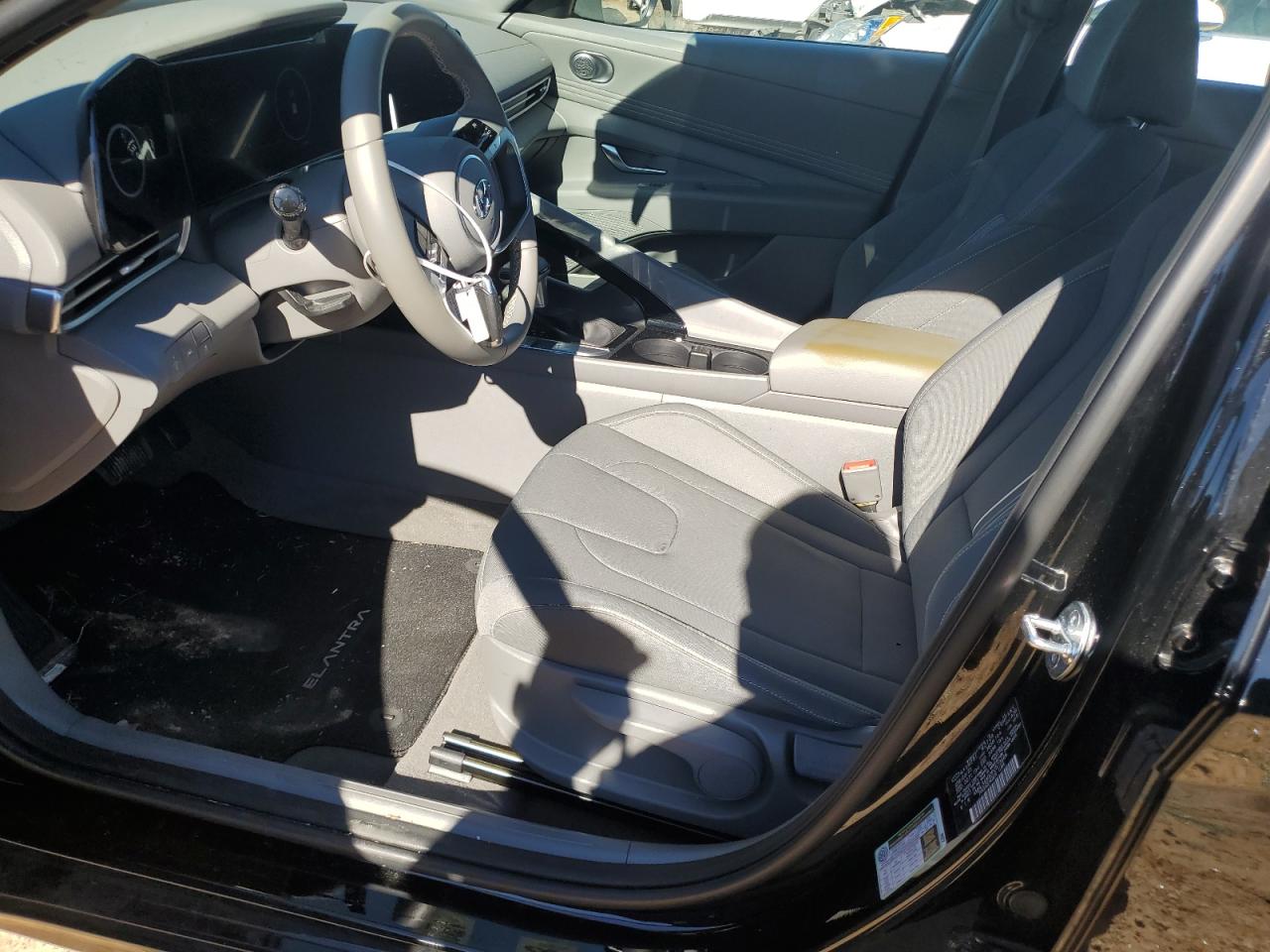2023 Hyundai Elantra - Image 7