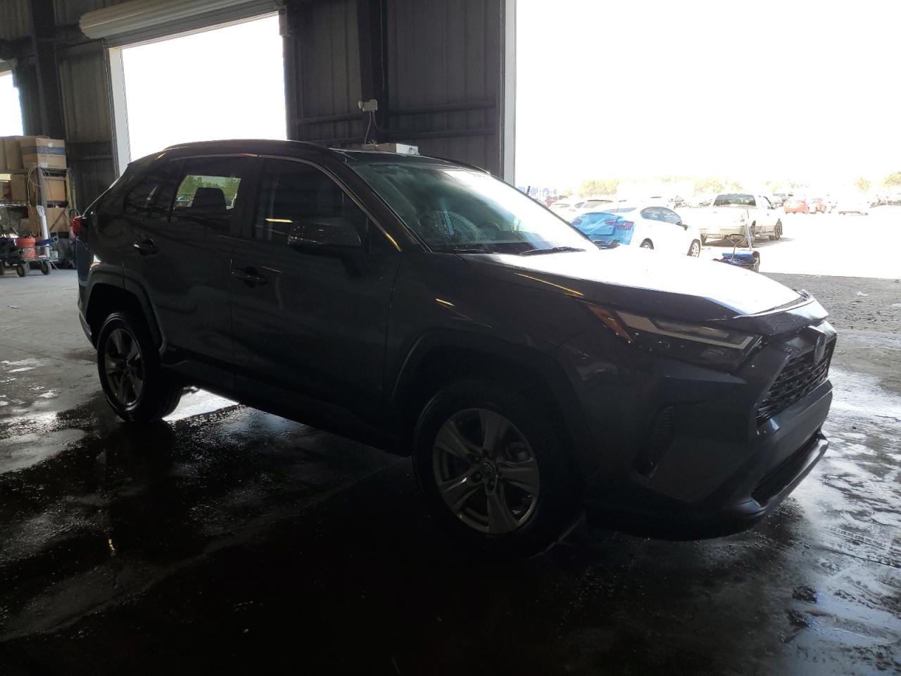 2022 Toyota RAV 4 - Image 4