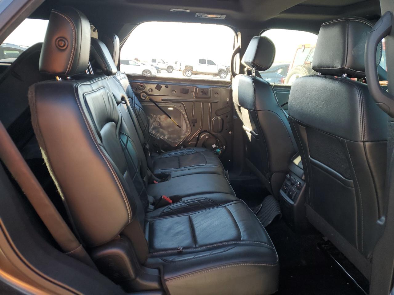 2017 Ford Explorer - Image 12