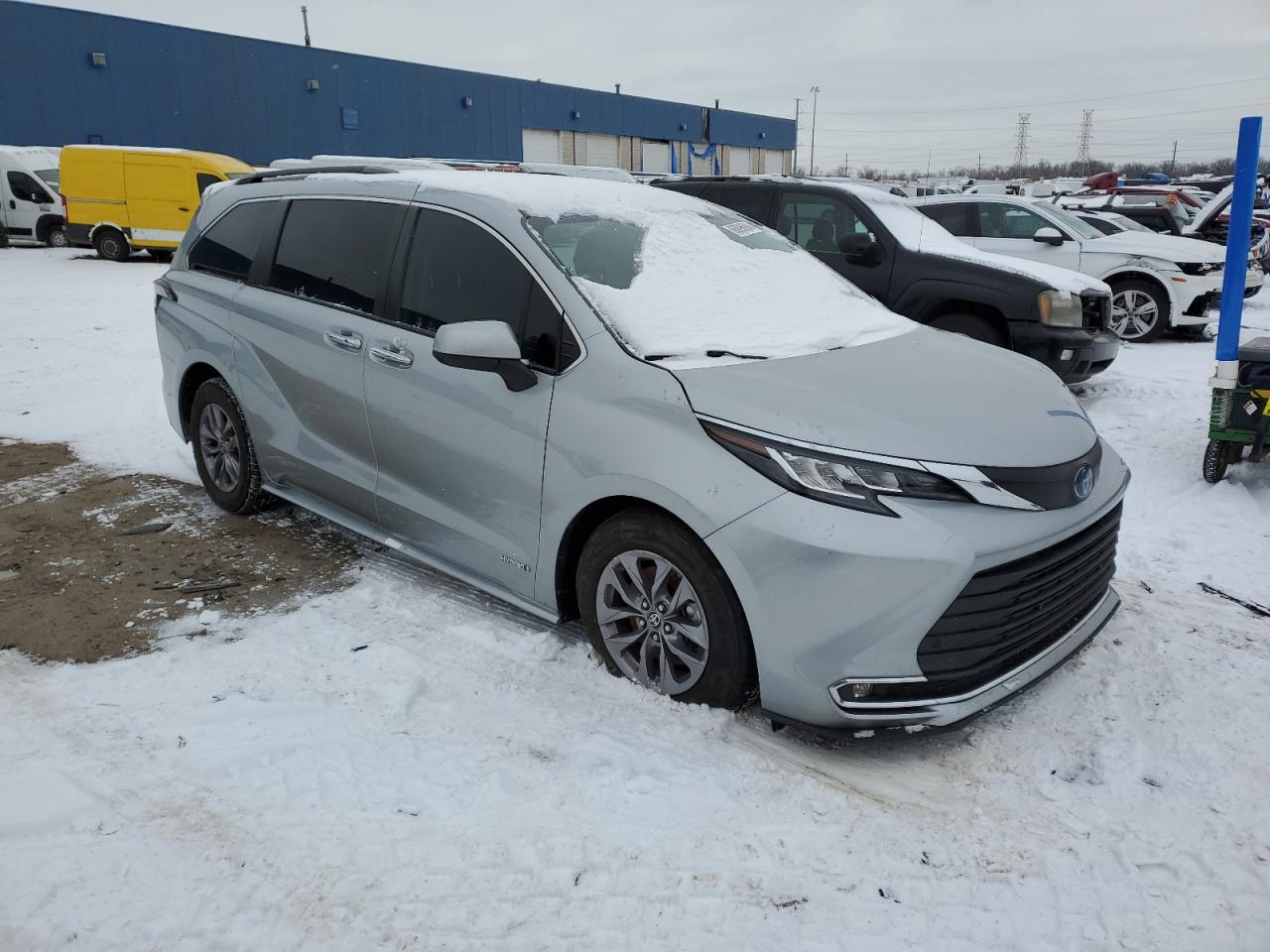 2021 Toyota Sienna - Image 4
