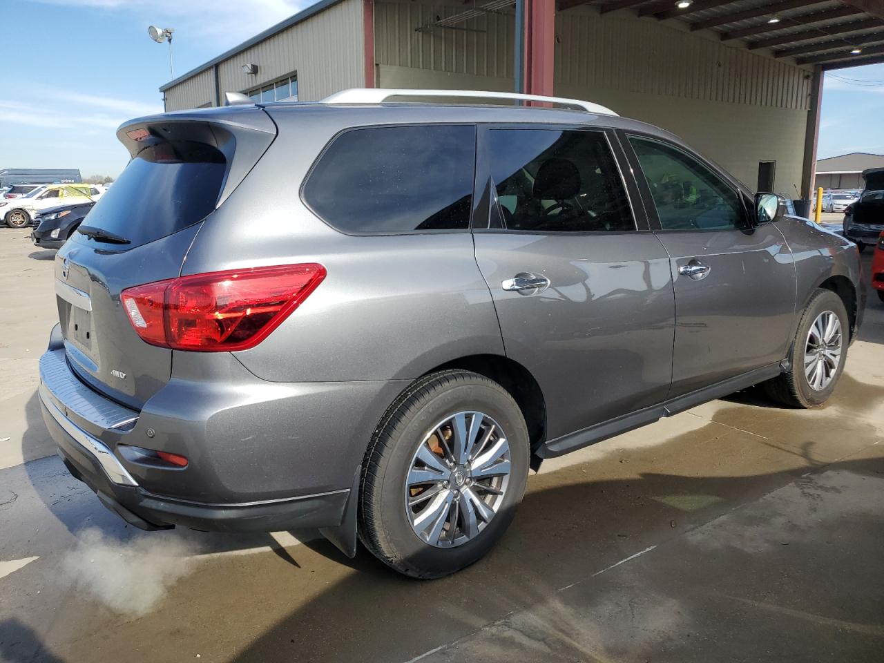 2020 Nissan Pathfinder - Image 3