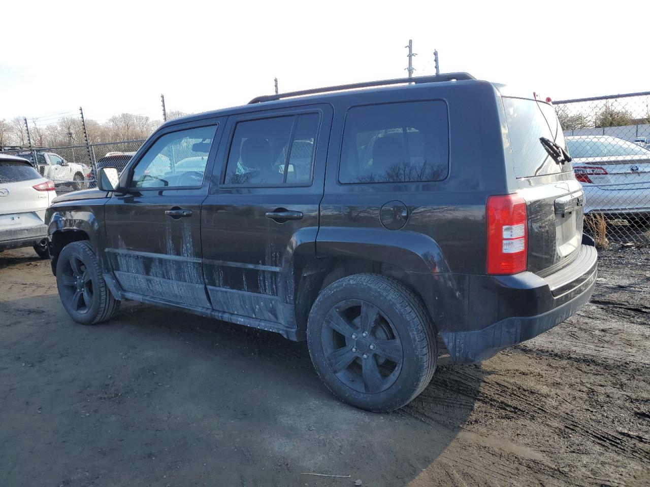 2015 Jeep Liberty (Patriot) - Image 2