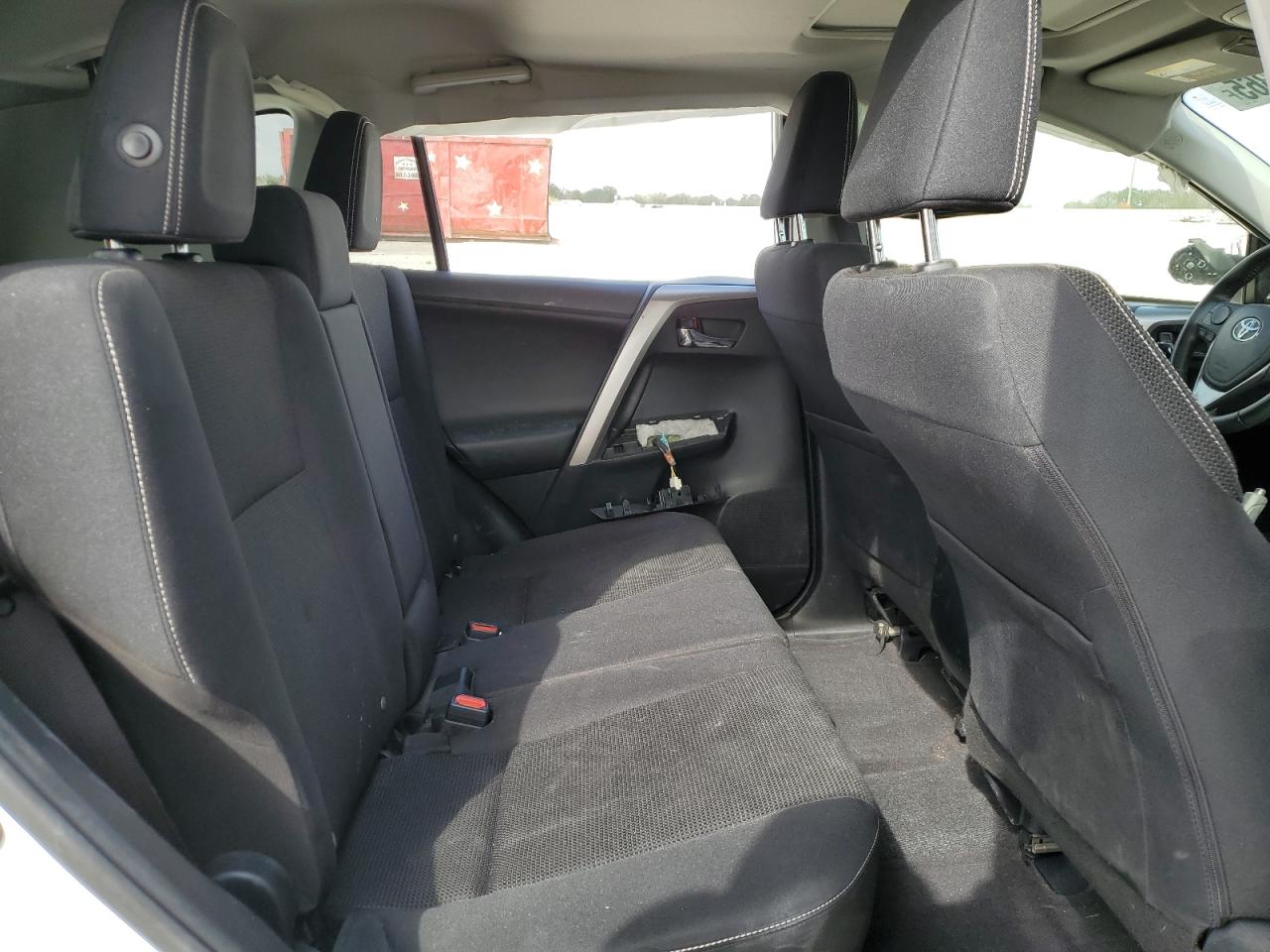 2017 Toyota RAV 4 - Image 10