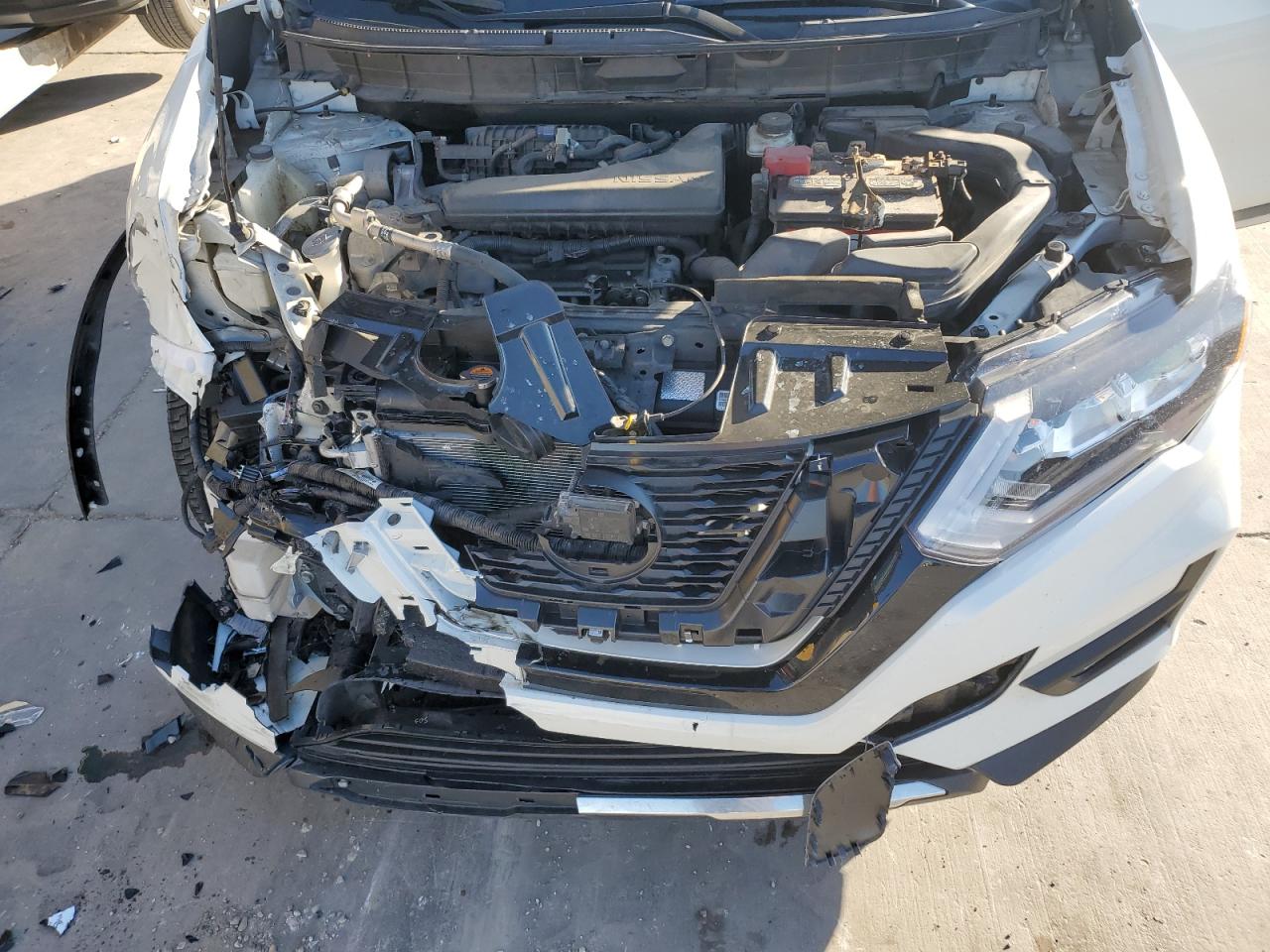 2018 Nissan Rogue - Image 14