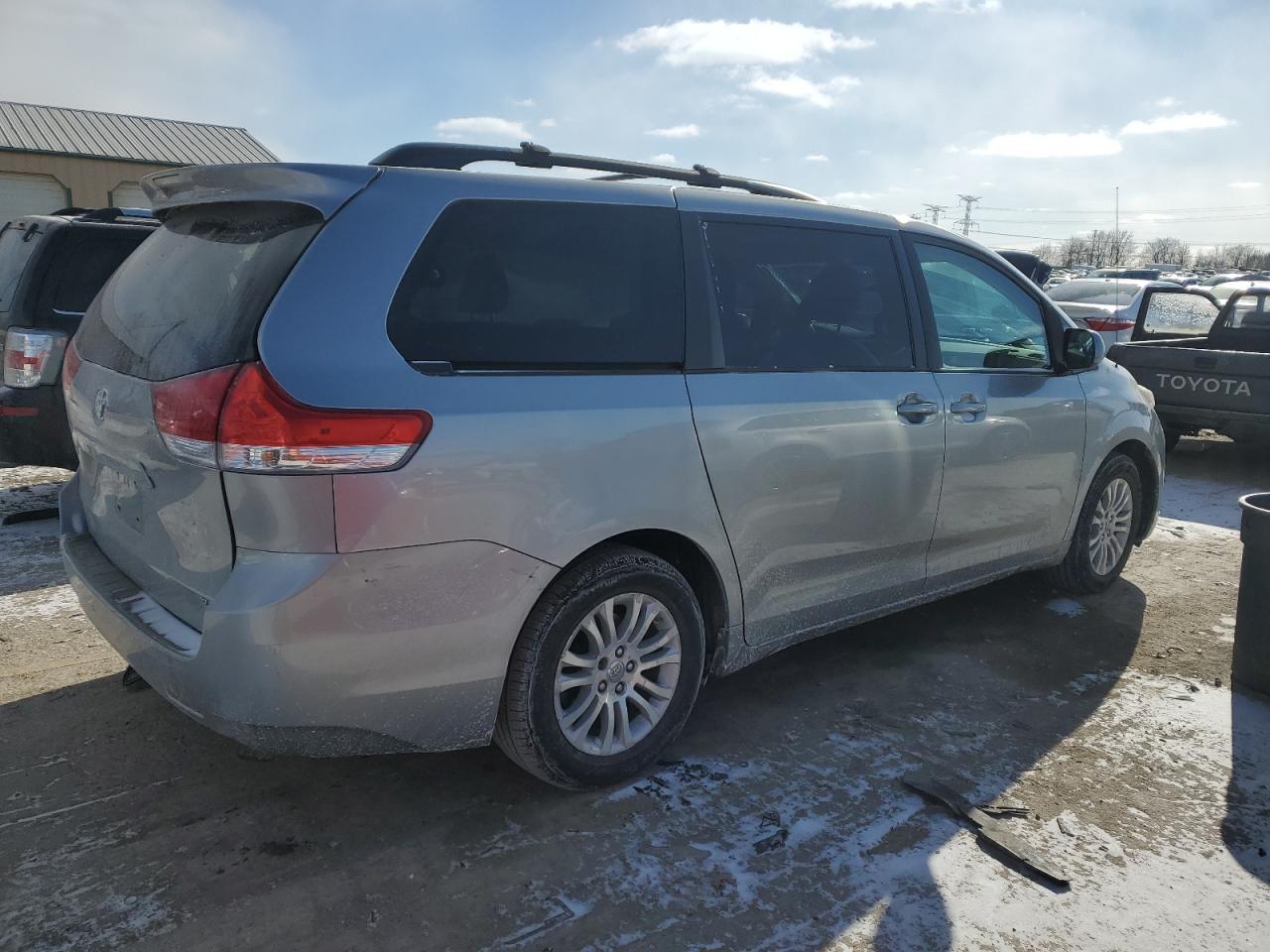 2011 Toyota Sienna - Image 3
