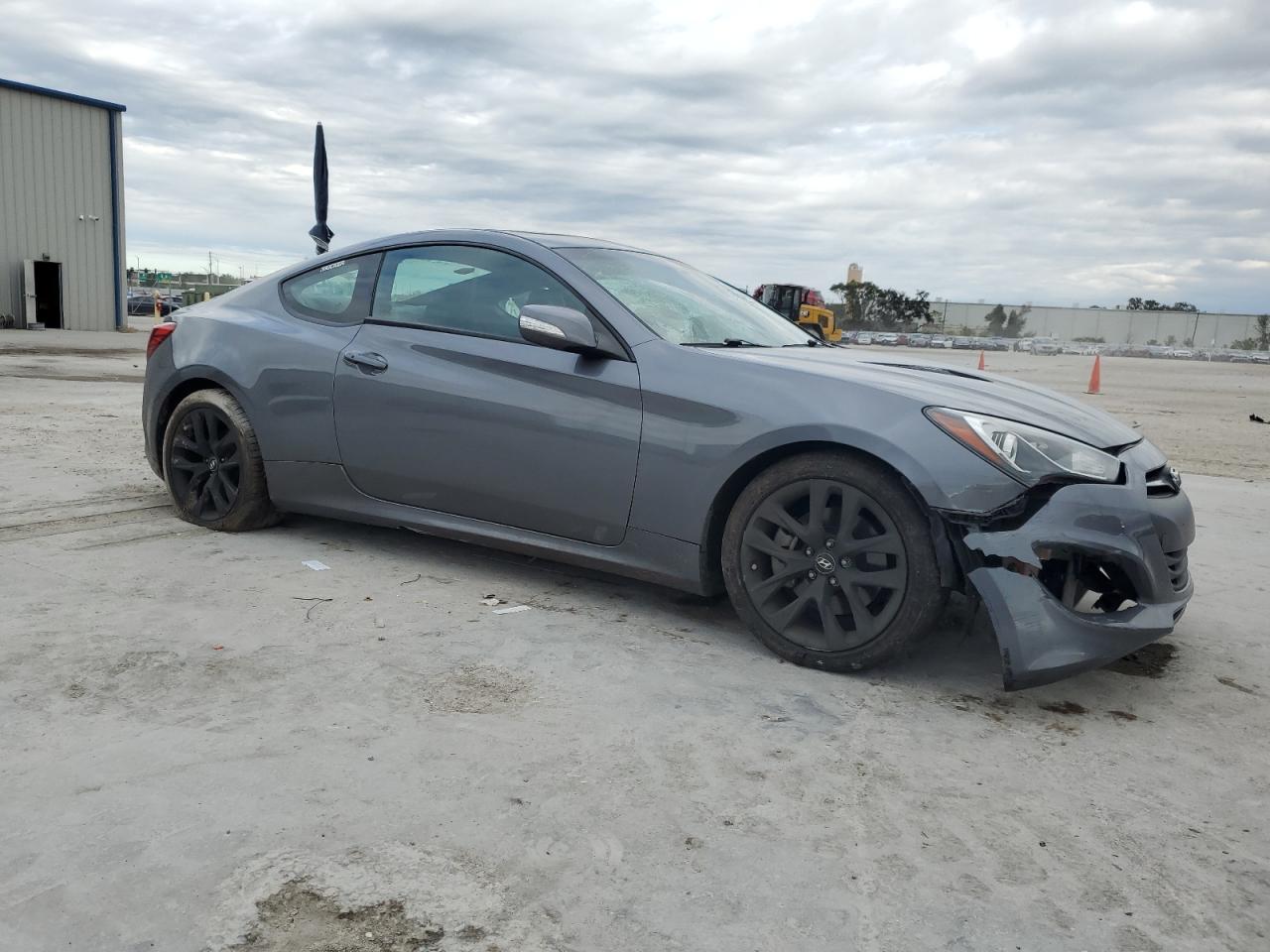 2014 Hyundai Genesis - Image 4