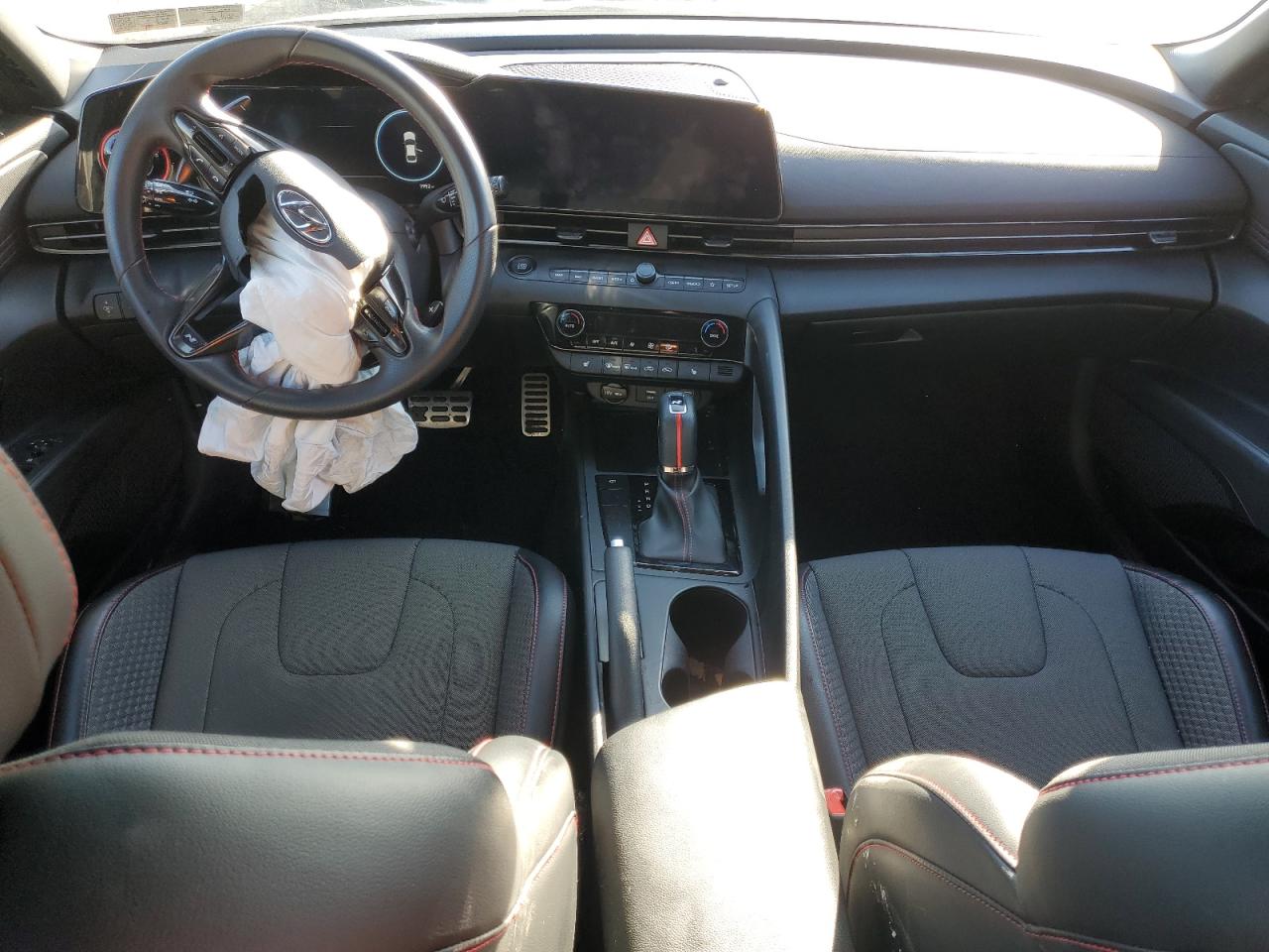 2023 Hyundai Elantra - Image 8