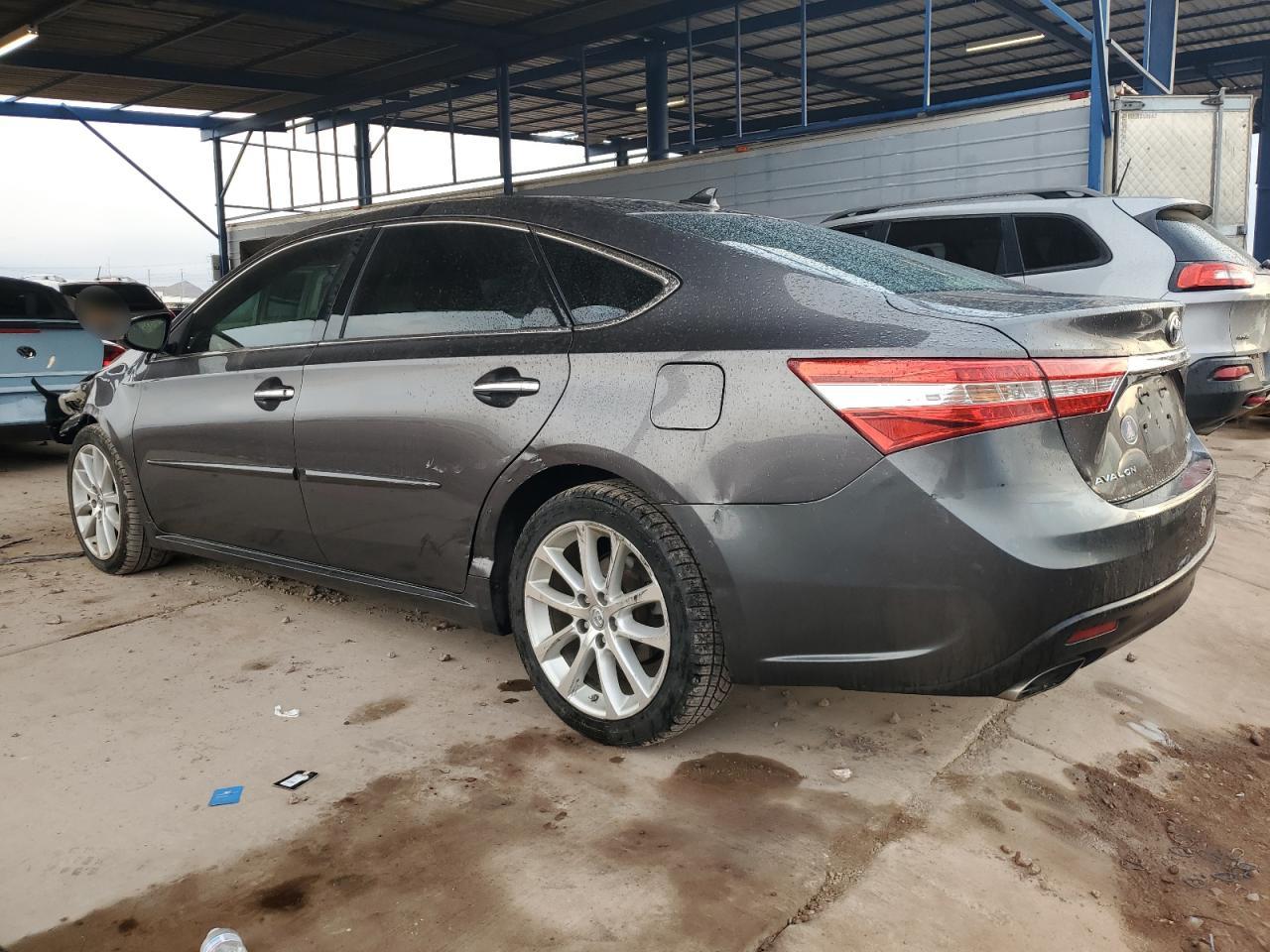 2015 Toyota Avalon - Image 2