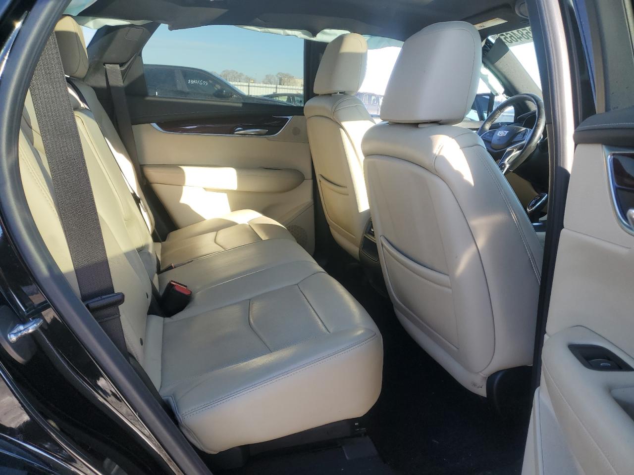 2018 Cadillac XT5 - Image 11