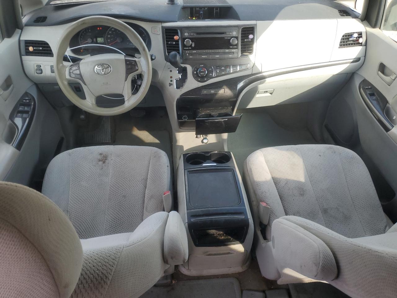 2013 Toyota Sienna - Image 8