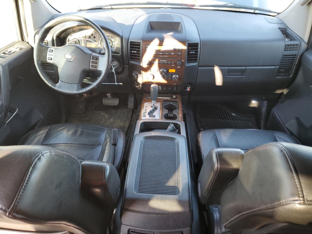 2011 Nissan Titan - Image 8