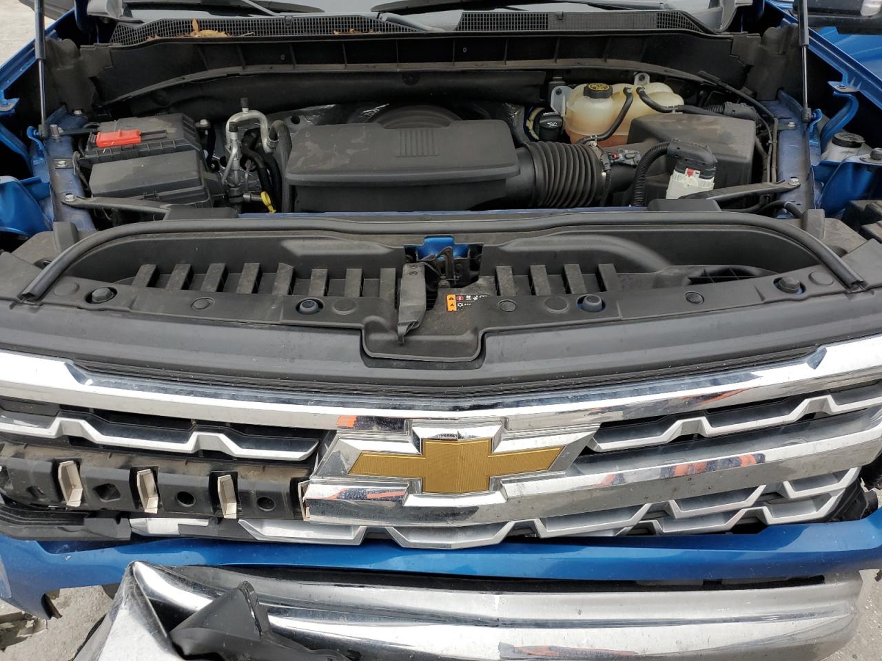 2022 Chevrolet Silverado - Image 13