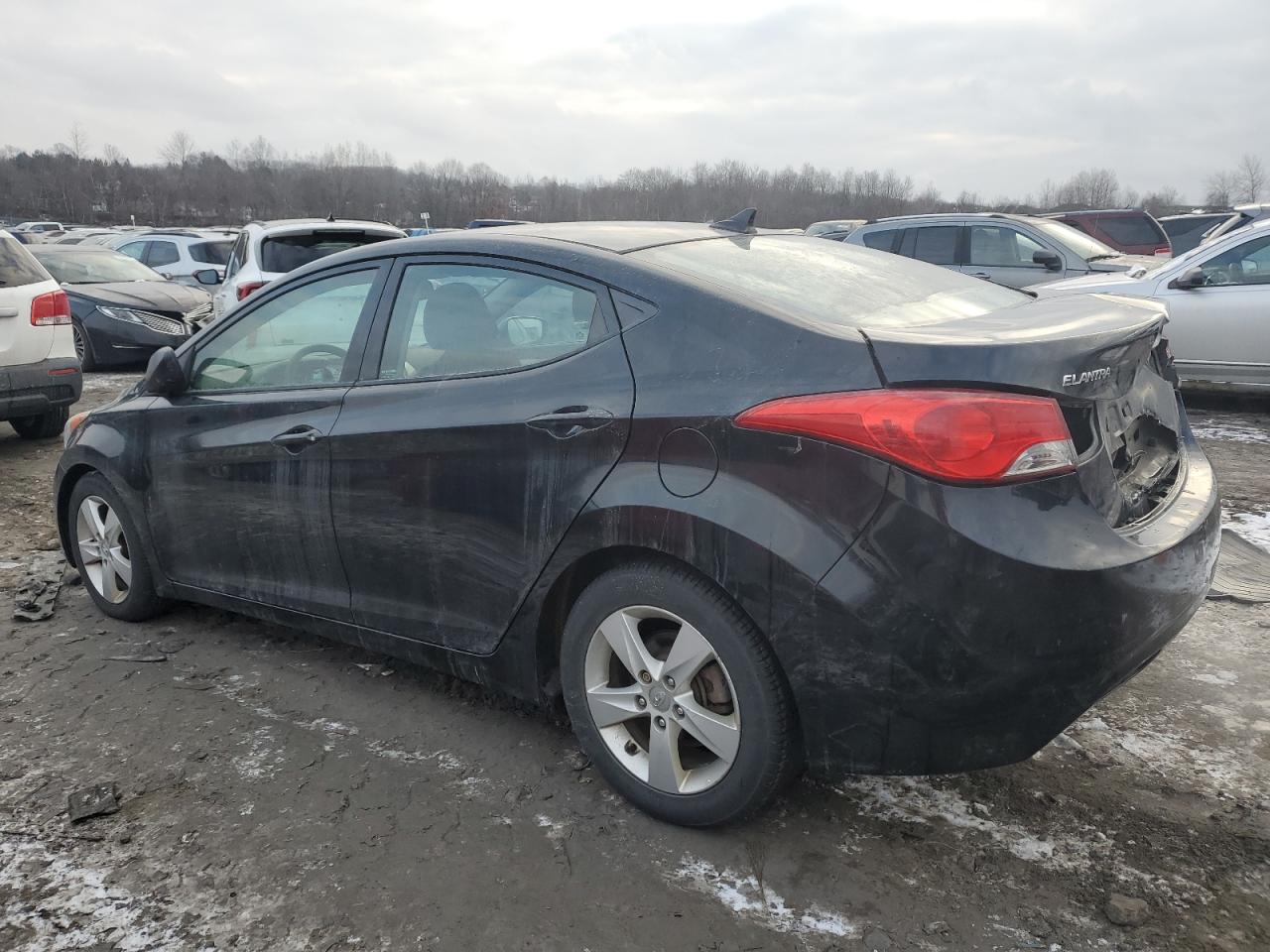 2013 Hyundai Elantra - Image 2